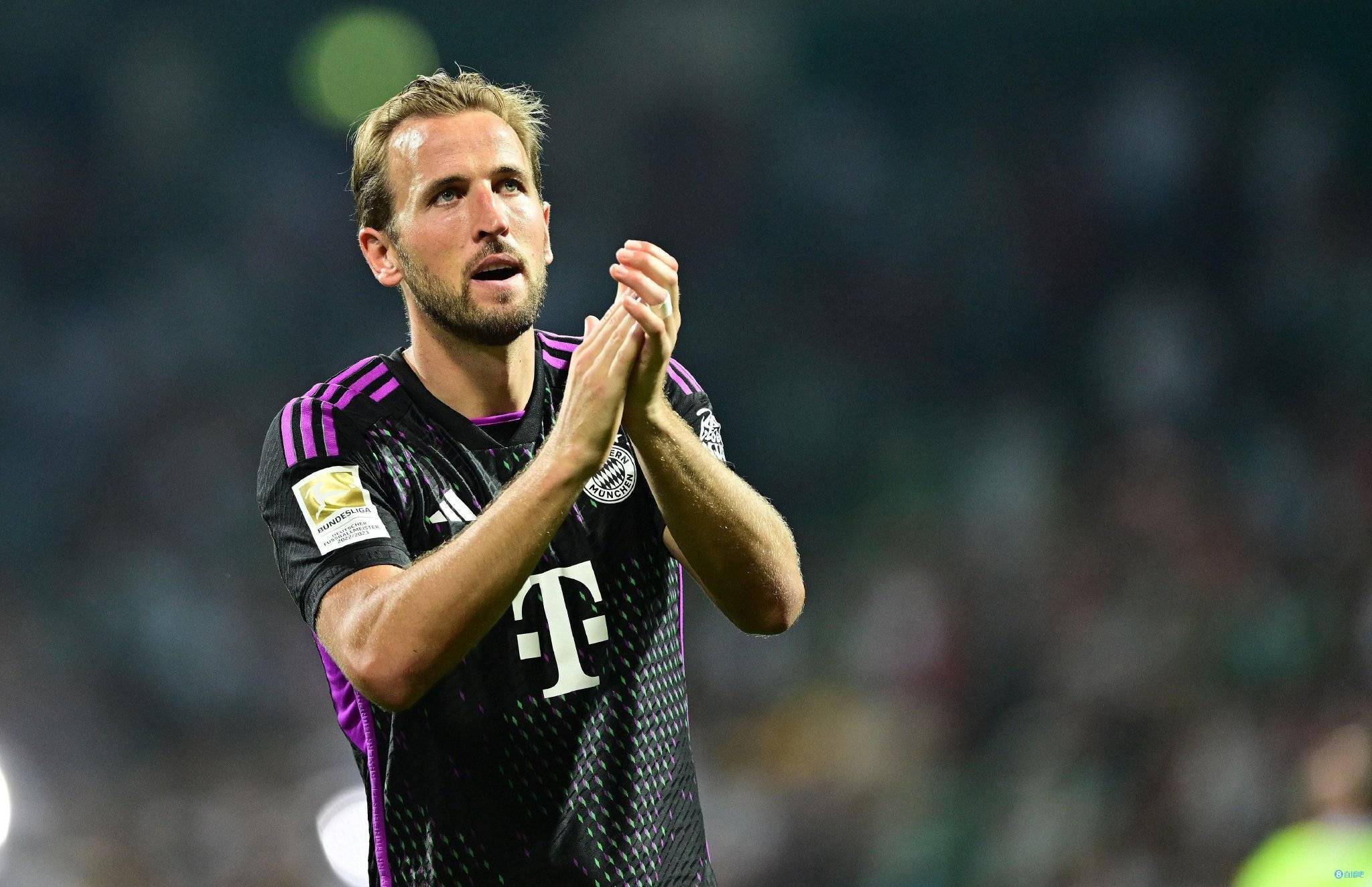 AYX爱游戏体育平台凯恩在利物浦比赛中最后时刻胜出，刷新纪录引发热议！(利物浦凯文基冈)