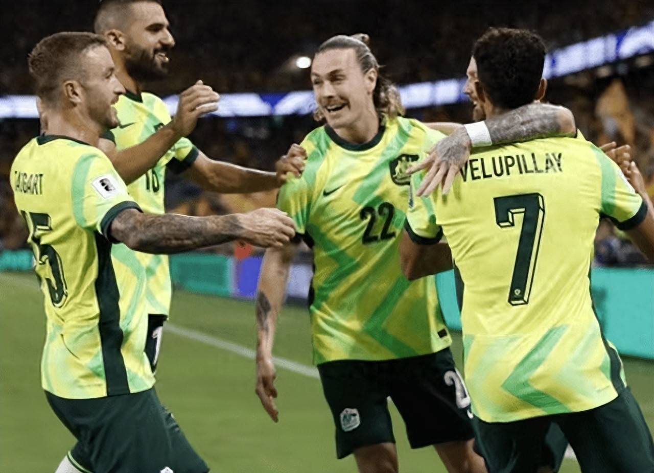 爱游戏官方平台莱万多夫斯基重返赛场，爆冷首场状态出色，澳大利亚队观众沸腾！比赛高潮迭起的简单介绍