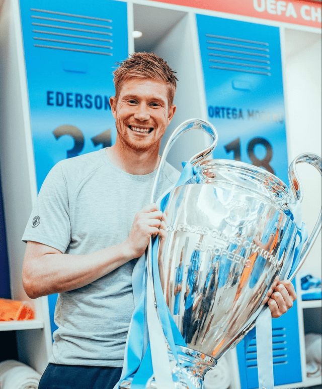 爱游戏官方平台关于比赛局势复杂引发热议！，德布劳内在西班牙队比赛中出色防守全场沸腾不已的信息